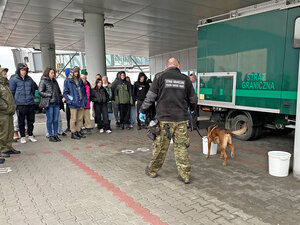 Wizyta uczniów w Placówce Straży Granicznej Warszawa-Okęcie. Wizyta uczniów w Placówce Straży Granicznej Warszawa-Okęcie.