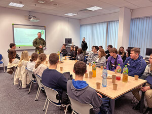 Wizyta uczniów w Placówce Straży Granicznej Warszawa-Okęcie. Wizyta uczniów w Placówce Straży Granicznej Warszawa-Okęcie.