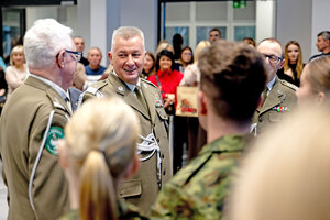 Uroczysty apel ślubowania nowo przyjętych funkcjonariuszy. Uroczysty apel ślubowania nowo przyjętych funkcjonariuszy.