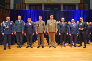 Zdjęcie grupowe odznaczonych. Zdjęcie grupowe odznaczonych.