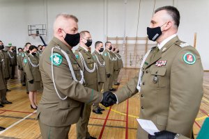 Komendant NwOSG wręcza medal płk. SG Dariuszowi Lutyńskiemu. Komendant NwOSG wręcza medal płk. SG Dariuszowi Lutyńskiemu.