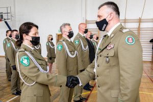 Komendant NwOSG wręcza medale, odznaki SG oraz wyróżnienia funkcjonariuszom NwOSG. Komendant NwOSG wręcza medale, odznaki SG oraz wyróżnienia funkcjonariuszom NwOSG.