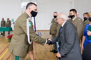 Gen. bryg. SG Robert Bagan wręcza medal Za Zasługi dla NwOSG Panu Jerzemu Mindziukiewiczowi. Gen. bryg. SG Robert Bagan wręcza medal Za Zasługi dla NwOSG Panu Jerzemu Mindziukiewiczowi.