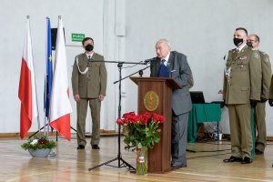 Pan Jerzy Mindziukiewicz przemawia do zgromadzonych. Pan Jerzy Mindziukiewicz przemawia do zgromadzonych.