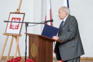 Pan Jerzy Mindziukiewicz przemawia do zgromadzonych. Pan Jerzy Mindziukiewicz przemawia do zgromadzonych.