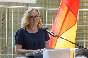 Przemawia Ewa Malinowska-Grupińska, przewodnicząca Rady m.st. Warszawy. Przemawia Ewa Malinowska-Grupińska, przewodnicząca Rady m.st. Warszawy.