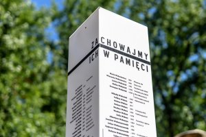 Słup pamięci na Cmentarzu Powstańców Warszawy. Słup pamięci na Cmentarzu Powstańców Warszawy.