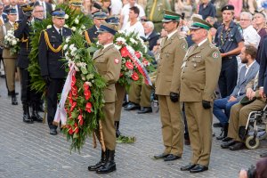 Delegacja NwOSG z wieńcem. Delegacja NwOSG z wieńcem.