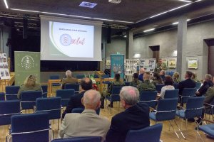 Uczestnicy konferencji słuchają wystąpienia kpt. SG Grzegorza Cwyla. Uczestnicy konferencji słuchają wystąpienia kpt. SG Grzegorza Cwyla.