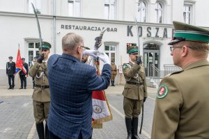 Pan Waldemar Bocheński odznacza Sztandar NwOSG medalem. Pan Waldemar Bocheński odznacza Sztandar NwOSG medalem.