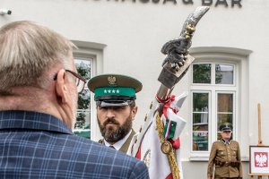 Zbliżenie na medal przypięty na Sztandarze NwOSG. Zbliżenie na medal przypięty na Sztandarze NwOSG.