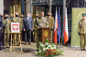 Przemawia gen. bryg. SG Robert Bagan. Przemawia gen. bryg. SG Robert Bagan.