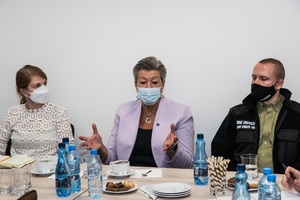 Wizyta Pani Komisarz Ylvy Johansson w Strzeżonym Ośrodku dla Cudzoziemców w Lesznowoli 