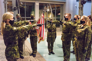 Funkcjonariusze składają ślubowania na sztandar. Funkcjonariusze składają ślubowania na sztandar.
