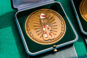 Medal „Za Zasługi dla Nadwiślańskiego Oddziału Straży Granicznej” . Medal „Za Zasługi dla Nadwiślańskiego Oddziału Straży Granicznej” .