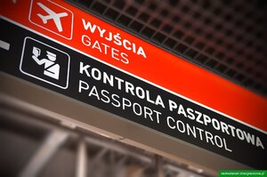 Tablica informacyjna - kontrola paszportowa. Tablica informacyjna - kontrola paszportowa.