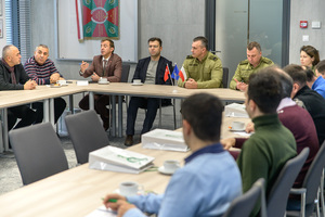 Delegacja Turcji i przedstawiciele NwOSG podczas spotkania w siedzibie oddziału. Delegacja Turcji i przedstawiciele NwOSG podczas spotkania w siedzibie oddziału.
