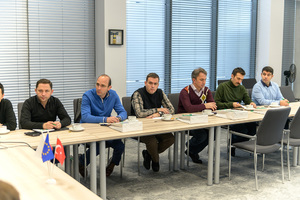 Delegacja Turcji i przedstawiciele NwOSG podczas spotkania w siedzibie oddziału. Delegacja Turcji i przedstawiciele NwOSG podczas spotkania w siedzibie oddziału.