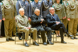 Siedzą Pan Jakub Nowakowski, Jerzy Mińdziukiewicz, Maciej Jarosiński. Siedzą Pan Jakub Nowakowski, Jerzy Mińdziukiewicz, Maciej Jarosiński.