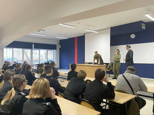Spotkanie Funkcjonariuszy SG z uczniami Zespołu Szkół Nr 1 im. Stanisława Staszica w Płońsku. Spotkanie Funkcjonariuszy SG z uczniami Zespołu Szkół Nr 1 im. Stanisława Staszica w Płońsku.