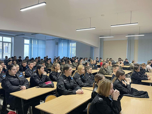Spotkanie Funkcjonariuszy SG z uczniami Zespołu Szkół Nr 1 im. Stanisława Staszica w Płońsku. Spotkanie Funkcjonariuszy SG z uczniami Zespołu Szkół Nr 1 im. Stanisława Staszica w Płońsku.