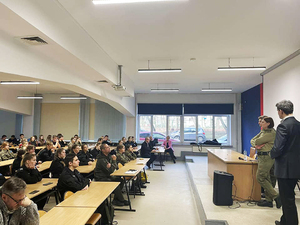 Spotkanie Funkcjonariuszy SG z uczniami Zespołu Szkół Nr 1 im. Stanisława Staszica w Płońsku. Spotkanie Funkcjonariuszy SG z uczniami Zespołu Szkół Nr 1 im. Stanisława Staszica w Płońsku.