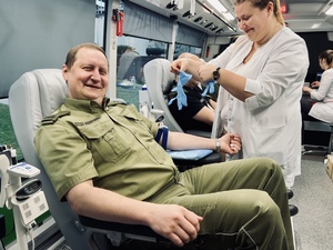 Funkcjonariusze i pracownicy NwOSG oddają krew 