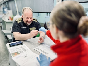 Funkcjonariusze i pracownicy NwOSG oddają krew 