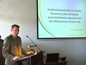Przemawia kpt. SG dr Mariusz Urban. Przemawia kpt. SG dr Mariusz Urban.