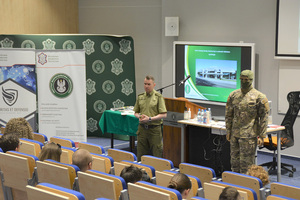 Przemawia kpt. SG Mariusz Urban. Przemawia kpt. SG Mariusz Urban.