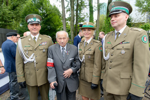 Delegacja NwOSG stoi z Panem Jerzym Mindziukiewiczem. Delegacja NwOSG stoi z Panem Jerzym Mindziukiewiczem.