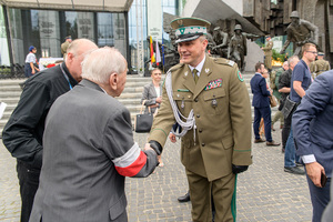 Komendant NwOSG wita się z Panem Jerzym Minkiewiczem. Komendant NwOSG wita się z Panem Jerzym Minkiewiczem.