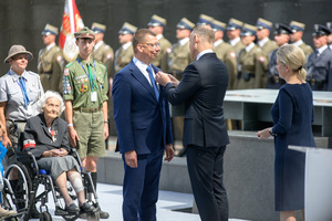 Prezydent Andrzej Duda wręcza odznaczenia. Prezydent Andrzej Duda wręcza odznaczenia.v