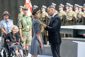 Prezydent Andrzej Duda wręcza odznaczenia. Prezydent Andrzej Duda wręcza odznaczenia.