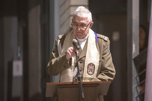 Przemawia ks. Kapelan ppłk SG Ryszard Preuss. Przemawia ks. Kapelan ppłk SG Ryszard Preuss.