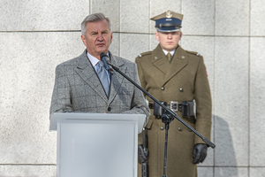 Przemawia podsekretarz stanu w Ministerstwie Obrony Narodowej Stanisław Wziątek. Przemawia podsekretarz stanu w Ministerstwie Obrony Narodowej Stanisław Wziątek.