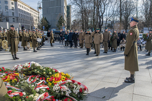 Delegacja NwOSG oddaje honor przed pomnikiem. Delegacja NwOSG oddaje honor przed pomnikiem.