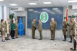 Gen. bryg. SG Tomasz Michalski gratuluje nowemu Zastępy Komendanta NwOSG. Gen. bryg. SG Tomasz Michalski gratuluje nowemu Zastępy Komendanta NwOSG.