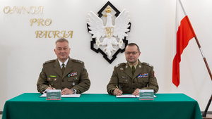 Rektor-Komendant WAT i p. o. Komendanta NwOSG podpisują porozumienie. Rektor-Komendant WAT i p. o. Komendanta NwOSG podpisują porozumienie.