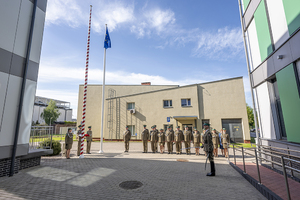 Ogólny widok na plac. Widoczni są uczestnicy zbiórki. Ogólny widok na plac. Widoczni są uczestnicy zbiórki.