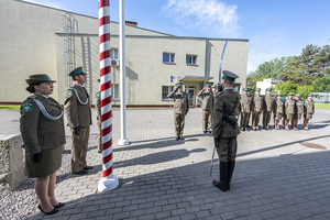 Dowódca uroczystości składa meldunek Komendantowi Nadwiślańskiego Oddziału Straży Granicznej. Dowódca uroczystości składa meldunek Komendantowi Nadwiślańskiego Oddziału Straży Granicznej.