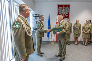 Komendant Nadwiślańskiego Oddziału Straży Granicznej dziękuję płk. SG Grzegorzowi Pietyrze. Komendant Nadwiślańskiego Oddziału Straży Granicznej dziękuje płk. SG Grzegorzowi Pietyrze.