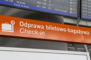 Baner z napisem odprawa biletowo-bagażowa, checki-n. Baner z napisem odprawa biletowo-bagażowa, checki-n.