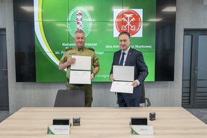Komendant Nadwiślańskiego Oddziału Straży Granicznej oraz Dyrektor Izby Administracji Skarbowej w Warszawie prezentują harmonogram. Komendant Nadwiślańskiego Oddziału Straży Granicznej oraz Dyrektor Izby Administracji Skarbowej w Warszawie prezentują harmonogram.