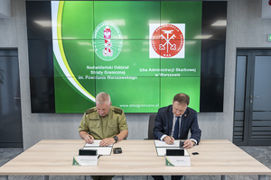 Płk SG Dariusz Lutyński oraz Pan Dariusz Hys podpisują harmonogram. Płk SG Dariusz Lutyński oraz Pan Dariusz Hys podpisują harmonogram.