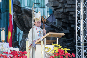 Bp Wiesław Lechowicz podczas Eucharystii na Placu Krasińskich w przeddzień 80. rocznicy wybuchu Powstania Warszawskiego. Bp Wiesław Lechowicz podczas Eucharystii na Placu Krasińskich w przeddzień 80. rocznicy wybuchu Powstania Warszawskiego.