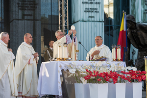Bp Wiesław Lechowicz podczas Eucharystii na Placu Krasińskich w przeddzień 80. rocznicy wybuchu Powstania Warszawskiego. Bp Wiesław Lechowicz podczas Eucharystii na Placu Krasińskich w przeddzień 80. rocznicy wybuchu Powstania Warszawskiego.