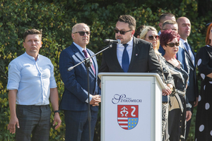 Przemawia Starosta Szydłowca Pan Robert Górlicki. Przemawia Starosta Szydłowca Pan Robert Górlicki.