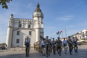 Na plac wchodzi Orkiestra Reprezentacyjna Straży Granicznej. Na plac wchodzi Orkiestra Reprezentacyjna Straży Granicznej.