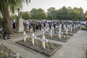 Widok ogólny na cmentarz w Szydłowcu. Widok ogólny na cmentarz w Szydłowcu.